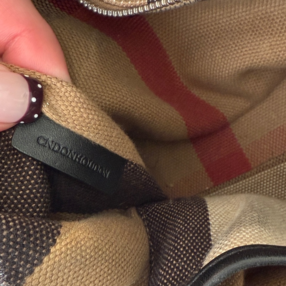 Burberry Maidstone Black Leather Bag - Picture 13 of 17